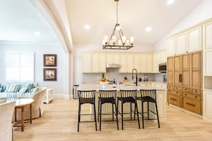 Casa Comfort, 4 camere da letto, cucina, vista piscina | Sala da pranzo