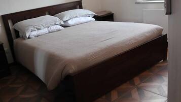 1 Schlafzimmer, Schreibtisch, WLAN, BettwÀsche