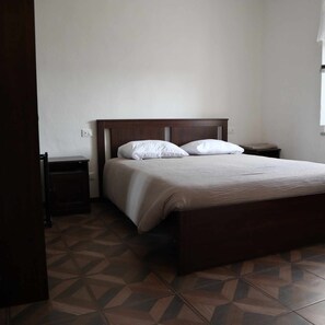 1 habitación, escritorio, wifi y ropa de cama 