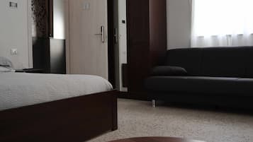 1 Schlafzimmer, Schreibtisch, BĂŒgeleisen/BĂŒgelbrett, kostenloses WLAN