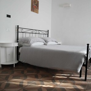 1 Schlafzimmer, Schreibtisch, Bügeleisen/Bügelbrett, kostenloses WLAN