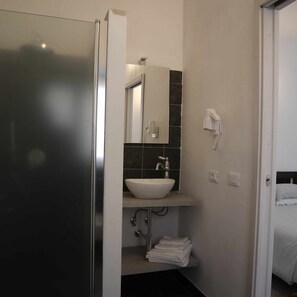 Hydromassage showerhead, hair dryer, slippers - Camera Deluxe (Recetto)