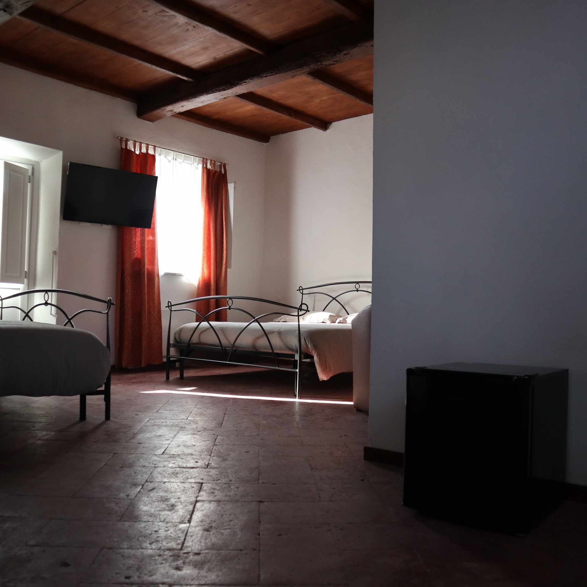 1 chambre, bureau, fer et planche à repasser, Wi-Fi
