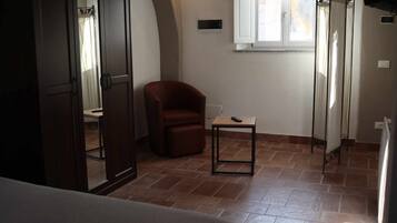 1 camera, una scrivania, ferro/asse da stiro, Wi-Fi