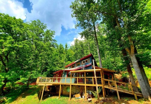 Secluded Zen River Retreat