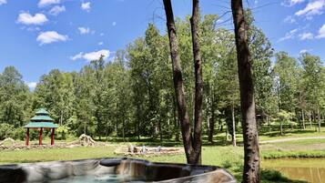 Tina de hidromasaje al aire libre