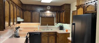 A “Mauvelous” Abode (3 bedroom 2 bath house)