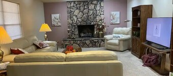 A “Mauvelous” Abode (3 bedroom 2 bath house)