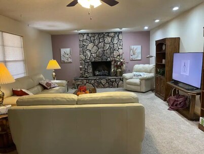 A “Mauvelous” Abode (3 bedroom 2 bath house)