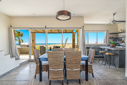 Panoramic ocean & mountain views w private pool, 10 minute walk to surf beaches!