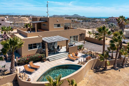 Panoramic ocean & mountain views w private pool, 10 minute walk to surf beaches!