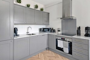 Fridge, microwave, oven, dishwasher