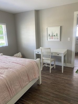 3 quartos, escrivaninha, Wi-Fi de cortesia, roupa de cama