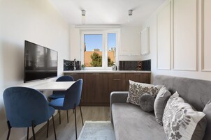 Deluxe Apartment | Living area | Flat-screen TV