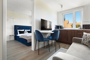 Deluxe Apartment | Living area | Flat-screen TV