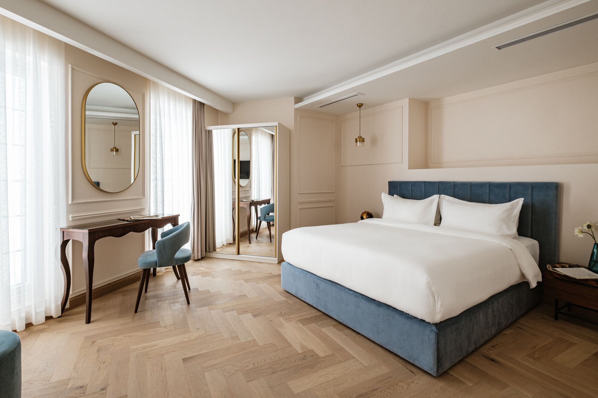 プレミアム スイート スパ浴槽 | エジプト綿のシーツ、高級寝具、ミニバー、セーフティボックス (室内)