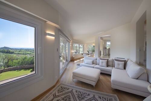 Villa S'Ollastu - Luxury villa with private pool, garden, sea view, near beaches