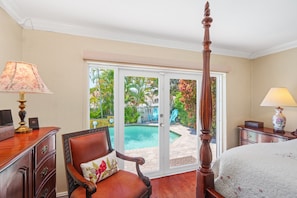 4 bedrooms, iron/ironing board, travel crib, free WiFi - Waterfront Home Steps to Beach (Fort Lauderdale)