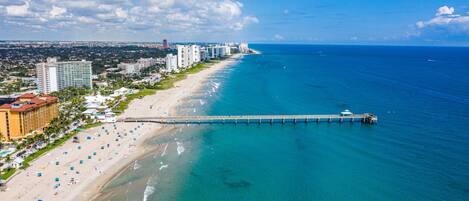 Beach nearby, sun loungers, beach towels