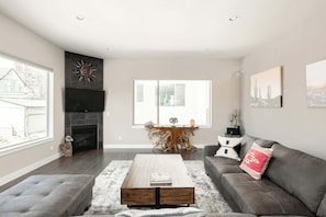 TV, fireplace