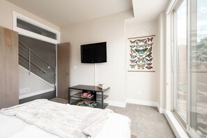 Unclassified image, 5 of 28, button - Center of LoHi | Roof Deck | Walk LoHi & Downtown (Denver)