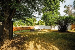 Property grounds - Charming 1910 Pet-Friendly Home in Sheridan, WY | Huge Fenced Yard Steps From Dog Park | Updated Kitchen & Cozy Fire Pit | Walk to Downtown Dining & Bighorn Mountain Adventures | Ideal for Families & Fur Babies (Sheridan)