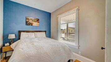 2 camere, una scrivania, Wi-Fi, lenzuola