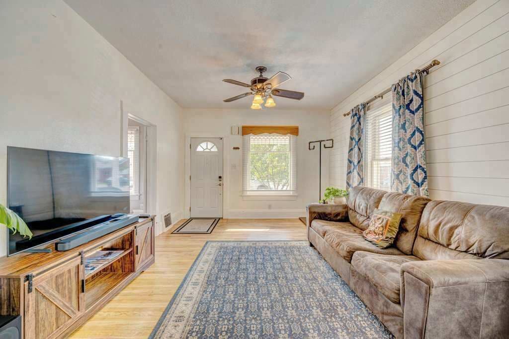 Televisio, stereot, työhuone