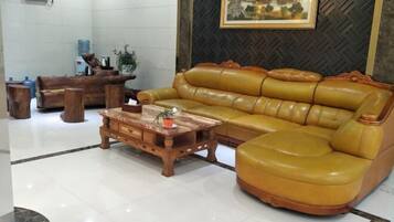 المنشأة من الداخل