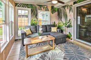 Interior - Emerald Coast Vacation Rental: 1 Mi to Beach (Shalimar)