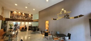 Dining - Apartahotel, Desayuno Incluido y Coworking (Medellín)