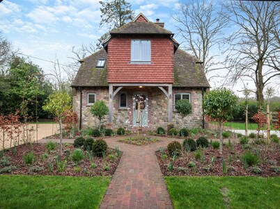 2 bedroom accommodation in Pulborough