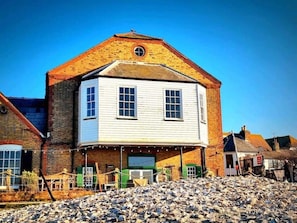 Exterior - Minutes from Whitstable beach and high street. Sleeps up to 6 (Whitstable)