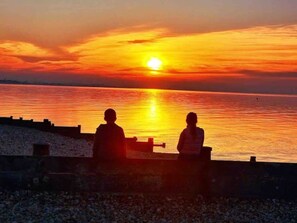 Beach - Minutes from Whitstable beach and high street. Sleeps up to 6 (Whitstable)