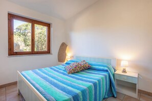 3 bedrooms, bed sheets - Vacation Home "Villa Panoramica" with Sea View, Shared Pool & Private Terraces (Costa Paradiso)