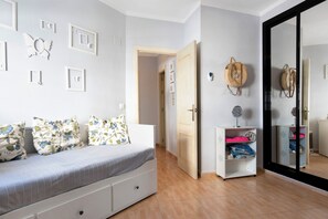 2 عدّة غرف نوم ومكواة/لوح كي وواي فاي مجانًا وملاءات أسرّة