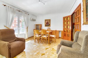 TV - Holiday Home 'Paseo El Saladar' with Private Terrace and Balcony (Dénia, Comunidad Valenciana, España)