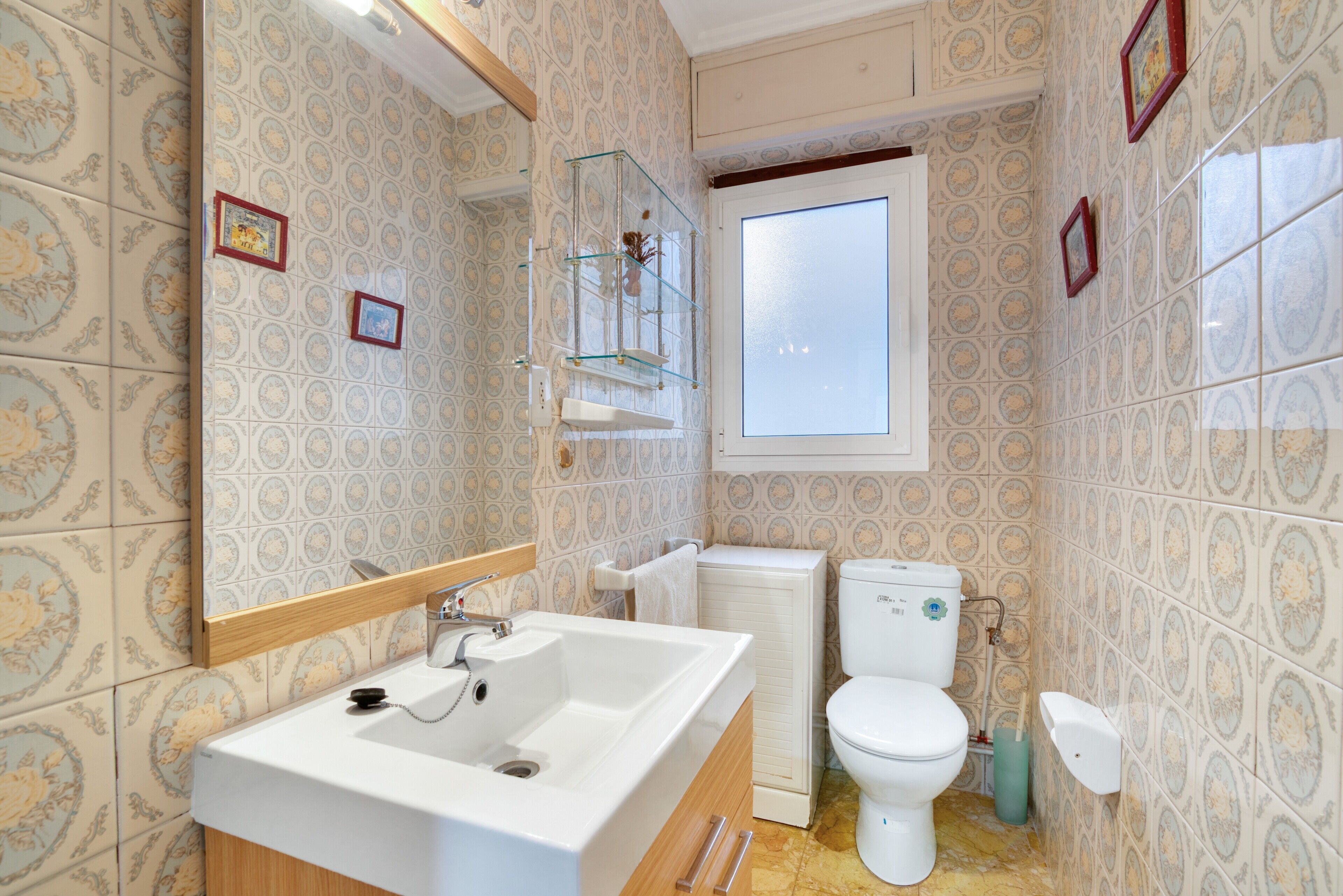 Baignoire, sèche-cheveux, serviettes fournies