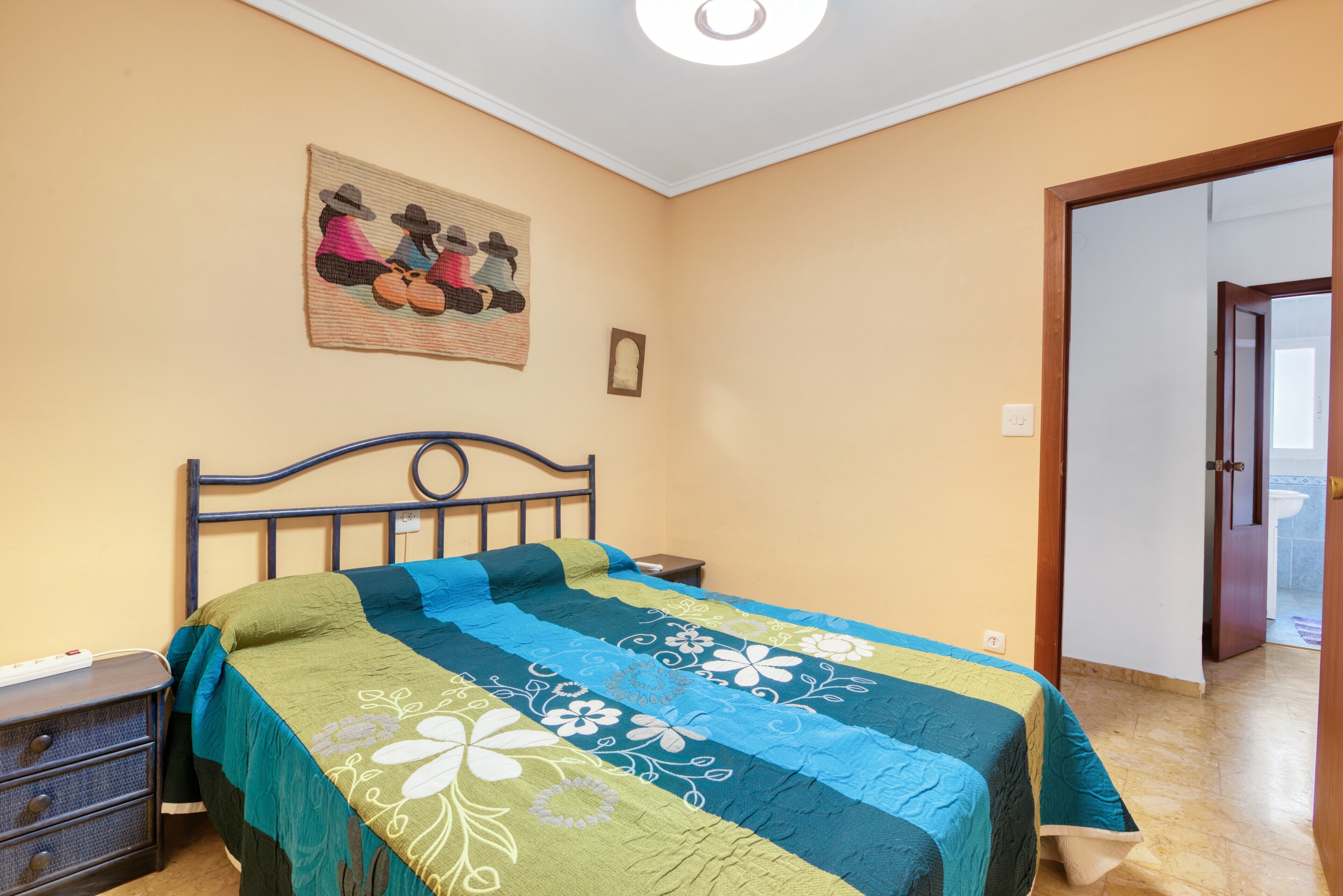 3 chambres, fer et planche à repasser, draps fournis