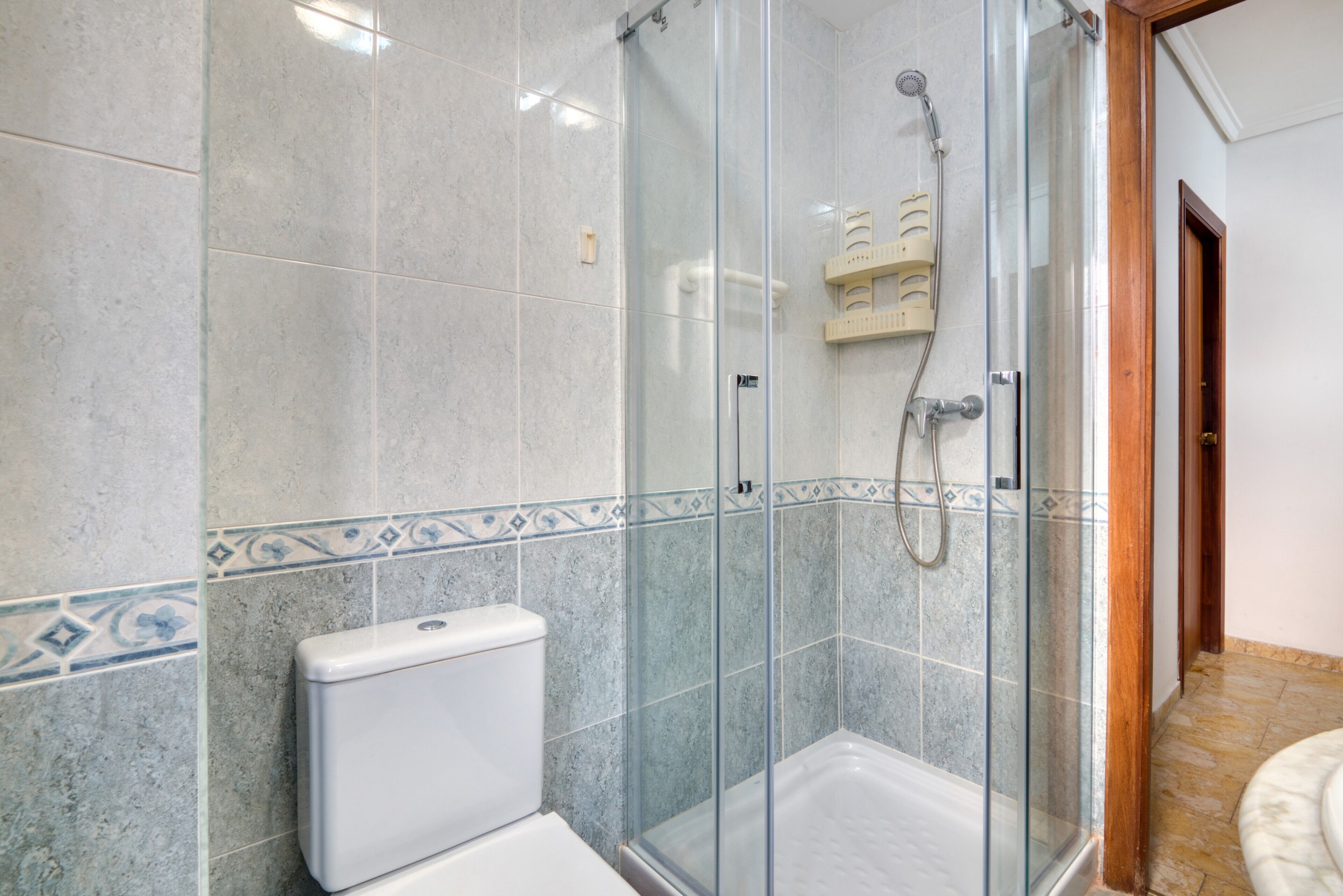 Bathtub, hair dryer, towels
