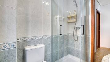 Bathtub, hair dryer, towels