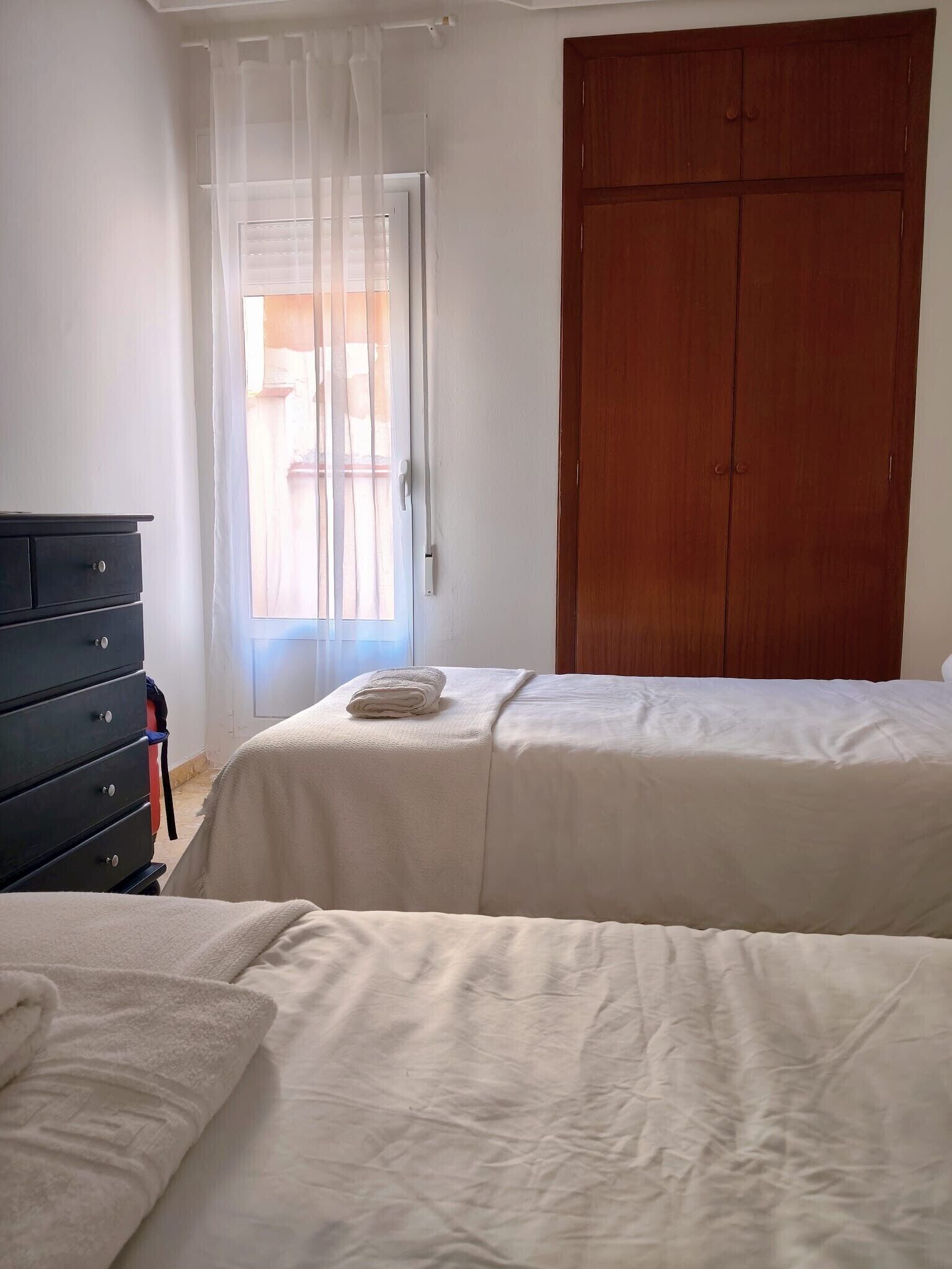 3 bedrooms, iron/ironing board, bed sheets