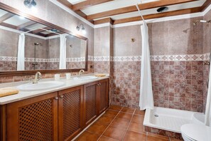 Baignoire, serviettes fournies