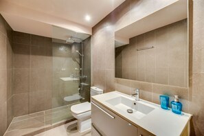 淋浴設備、風筒、提供毛巾