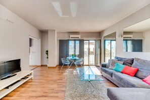 電視、DVD 播放機、音響