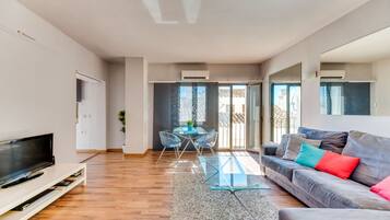 Televisión, reproductor de DVD y estéreo