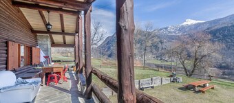 Chalet "Vue Cervin Matterhorn" with Mountain Views, Private Terrace & Wi-Fi