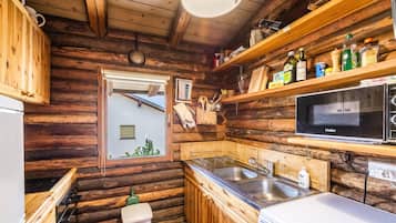 Frigorifero, piano cottura, macchina per tè/caffè