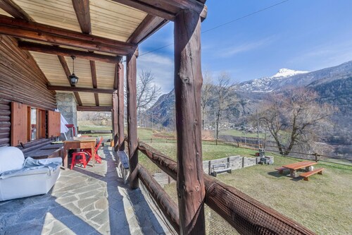 Chalet "Vue Cervin Matterhorn" avec vue sur les montagnes, terrasse privée et Wi-Fi.