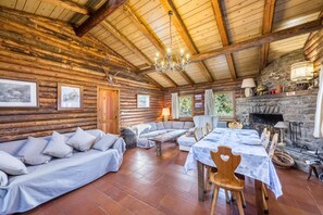 Télévision, cheminée